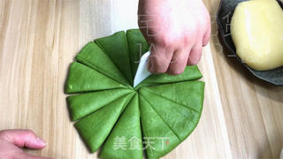 抹茶麻薯爆浆面包，浓郁抹茶与Q弹麻薯的绝妙碰撞，尽在爆浆面包。的做法步骤：21