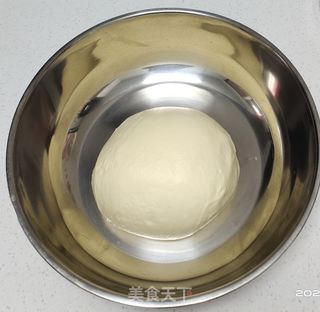 酥皮菠萝包的做法步骤：2