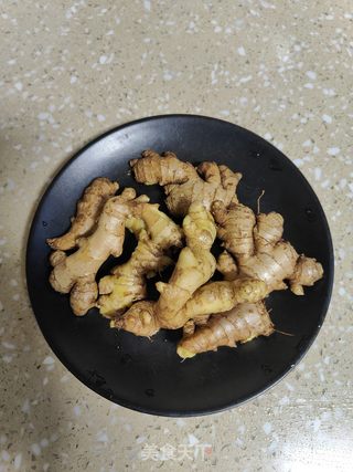 姜母鸭的做法步骤：1