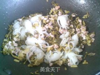 瘦肉咸菜炒魔芋结的做法步骤：10
