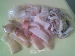 青红椒炒鱿鱼的做法步骤：3