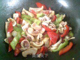 青红椒炒鱿鱼的做法步骤：12