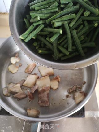 青豆角炒回锅肉的做法步骤：4