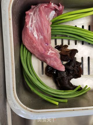 肉丝蒜苔的做法步骤：1