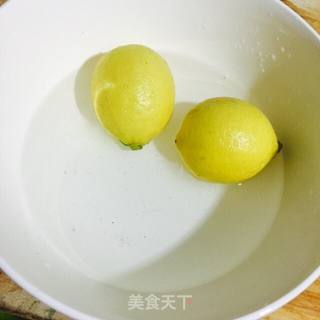 自制柠檬蜂蜜茶的做法步骤：1